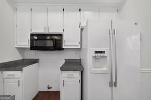10683 Redbud Ln, Jonesboro, GA 30238 - Photo 18
