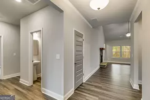 131 Holtz Dr, Carrollton, GA 30117 - Photo 4