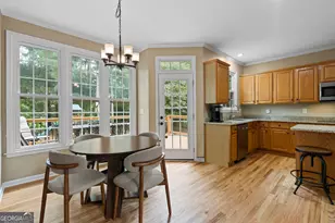 325 Trowbridge Ln, Lawrenceville, GA 30043 - Photo 10