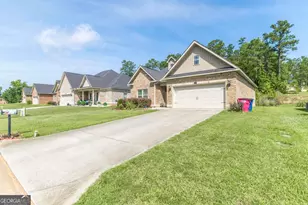 147 Summer Grove Ln, Macon, GA 31206 - Photo 2