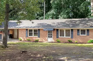 70 5th St, Hartwell, GA 30643 - Photo 2