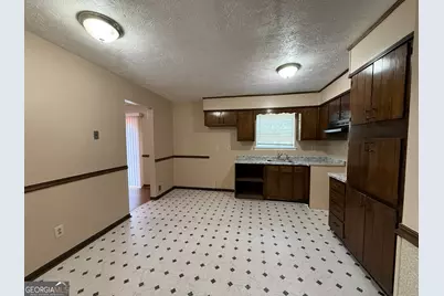8472 Sheridan Drive, Jonesboro, GA 30236 - Photo 10