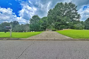 120 Aspen Lake Dr E, Newnan, GA 30263 - Photo 2
