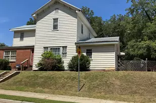 106 E Washington St, Newnan, GA 30263 - Photo 1