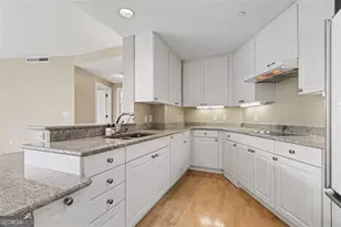700 Park Regency Pl NE, Atlanta, GA 30326 - Photo 12