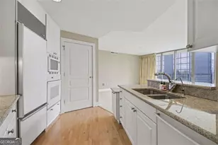 700 Park Regency Pl NE, Atlanta, GA 30326 - Photo 14