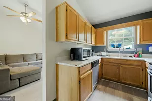 7106 Oakwood Cir, Rex, GA 30273 - Photo 8