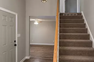 146 Stoneridge Dr, Warner Robins, GA 31088 - Photo 2