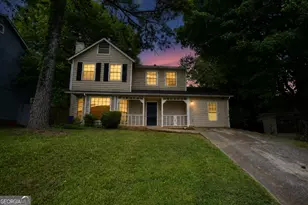 939 Lake Dr Ct, Stone Mountain, GA 30088 - Photo 2