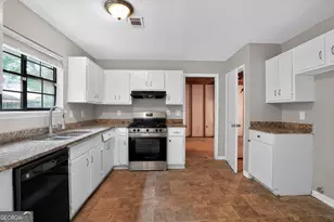 939 Lake Dr Ct, Stone Mountain, GA 30088 - Photo 12