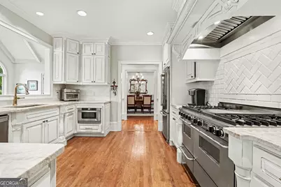 525 Avignon Court, Sandy Springs, GA 30350 - Photo 8