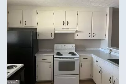 1290 Knoll Court NW #B, Conyers, GA 30012 - Photo 4