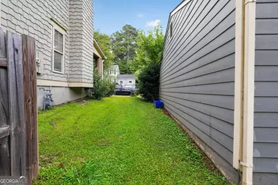 585 Woodcrest Manor Drive, Stone Mountain, GA 30083 - Photo 10