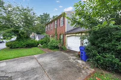 585 Woodcrest Manor Drive, Stone Mountain, GA 30083 - Photo 6