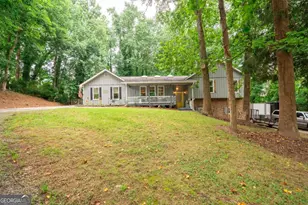 2627 Pinebrook Dr, Gainesville, GA 30506 - Photo 2
