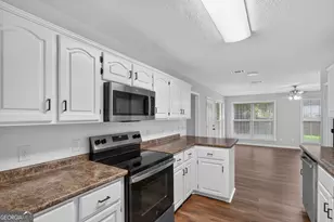 822 Lakeview Ct, Hinesville, GA 31313 - Photo 18
