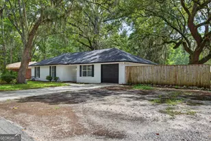 822 Lakeview Ct, Hinesville, GA 31313 - Photo 2