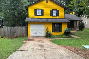 1036 Mainstreet Lake Dr, Stone Mountain, GA 30088 - Photo 1