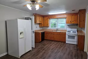 404 E Moore St, Bloomingdale, GA 31302 - Photo 6
