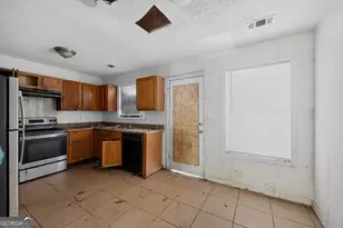 7117 Ravenwood Ln, Lithonia, GA 30038 - Photo 6