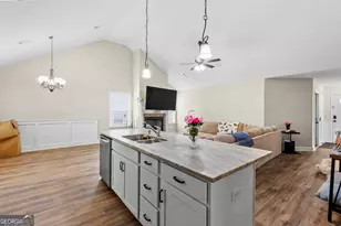 140 Sourwood Ln, Warner Robins, GA 31093 - Photo 2