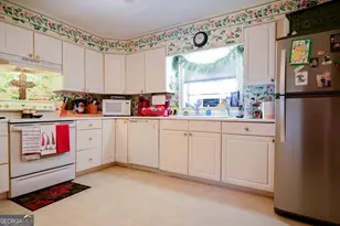 1301 Dean Dr, Waycross, GA 31501 - Photo 4