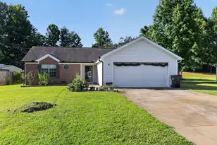 22 Canterbury Dr, Grantville, GA 30220 - Photo 1