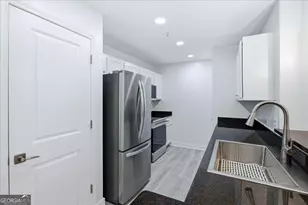 3040 Peachtree Rd NW, Atlanta, GA 30305 - Photo 4