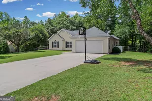 120 Hemlock Dr, Newnan, GA 30263 - Photo 2
