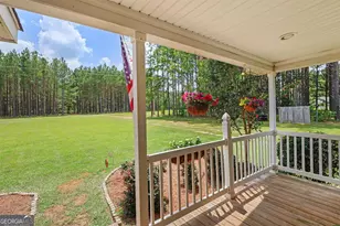 1327 R L Roberts Rd, Pembroke, GA 31321 - Photo 2