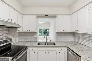 53 Chaumont Square NW, Atlanta, GA 30327 - Photo 18