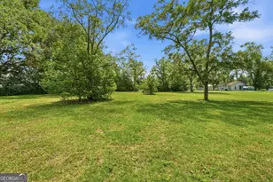 513 N Caswell St, Glennville, GA 30427 - Photo 32