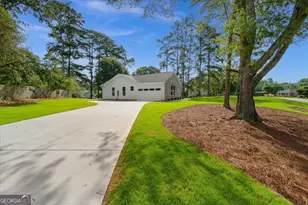 10 Colonial Dr, Carrollton, GA 30117 - Photo 2