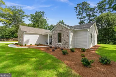 10 Colonial Drive, Carrollton, GA 30117 - Photo 1