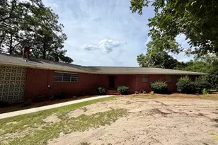 8 Roundtree St, Statesboro, GA 30458 - Photo 1