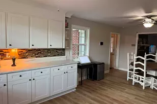 1214 E Barnard St, Glennville, GA 30427 - Photo 2