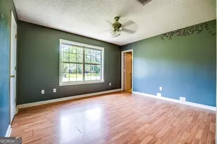 1076 Desert Shield St, Hinesville, GA 31313 - Photo 16