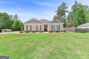 141 N Meadows Ridge Dr, Grantville, GA 30220 - Photo 1