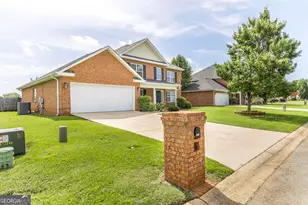 206 Staffordshire Ave, Warner Robins, GA 31088 - Photo 2