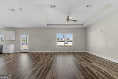 686 Lakeside Circle, Baxley, GA 31513 - Photo 8