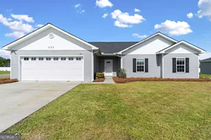 686 Lakeside Cir, Baxley, GA 31513 - Photo 1