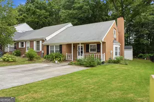 320 Williamsburg Way, Fayetteville, GA 30214 - Photo 2