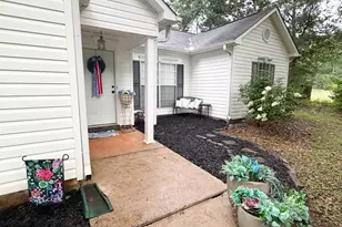 300 Edgemont Dr, Lagrange, GA 30240 - Photo 2