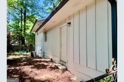 562 Roxbury Drive, Riverdale, GA 30274 - Photo 2