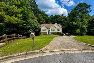 129 Hampton Brook Dr, Hampton, GA 30228 - Photo 2
