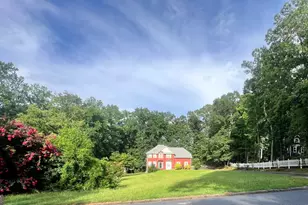 140 Little Creek Dr, Sharpsburg, GA 30277 - Photo 2
