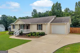 423 North Point Cir, Hartwell, GA 30643 - Photo 1