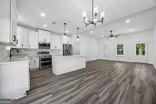 215 McQueen St, Folkston, GA 31537 - Photo 12