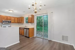 5731 Wells Cir, Stone Mountain, GA 30087 - Photo 4
