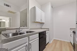 2700 Pine Tree Road NE, Atlanta, GA 30324 - Photo 4